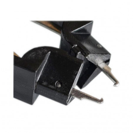 Tweezers for clamping components on integrated circuits